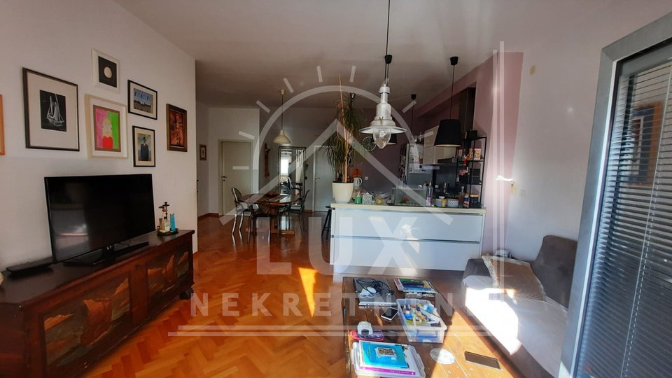 Apartment in a newer building, three bedrooms, Zadar, Poluotok, for sale