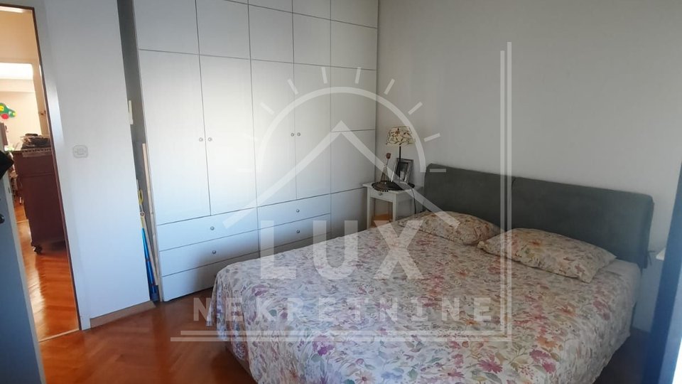 Die Wohnung in einem neueren Gebäude, drei Schlafzimmer, Zadar, Poluotok, zu verkaufen