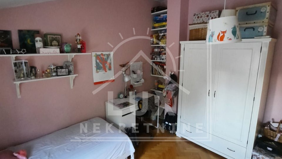 Die Wohnung in einem neueren Gebäude, drei Schlafzimmer, Zadar, Poluotok, zu verkaufen