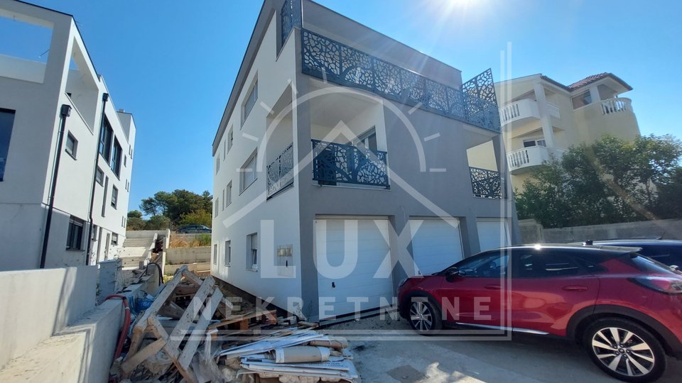 Detached house, two-storey, with 4 residential units, Zadar, Diklovac, new construction