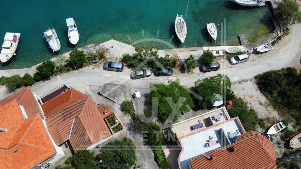Detached house, two floors, 1st row to the sea, Zaglav on Dugi otok