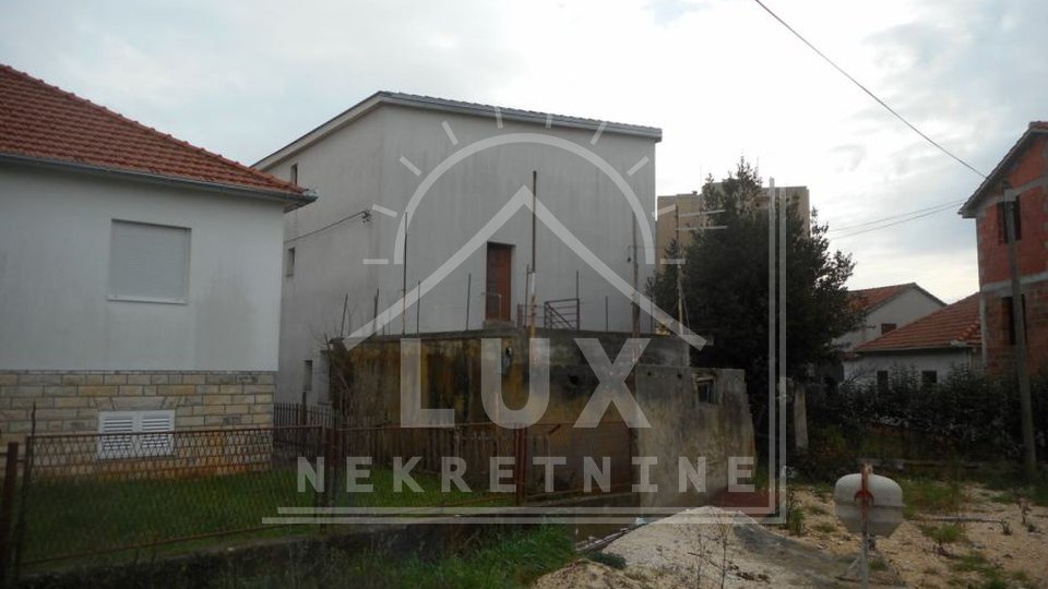 Detached house, two-story building with four residential units, Zadar, Maslina/Melada
