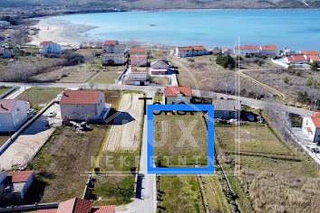 Bauland 697 m2, Ljubač in der Nähe von Zadar und Nin, 250 Meter vom Meer entfernt