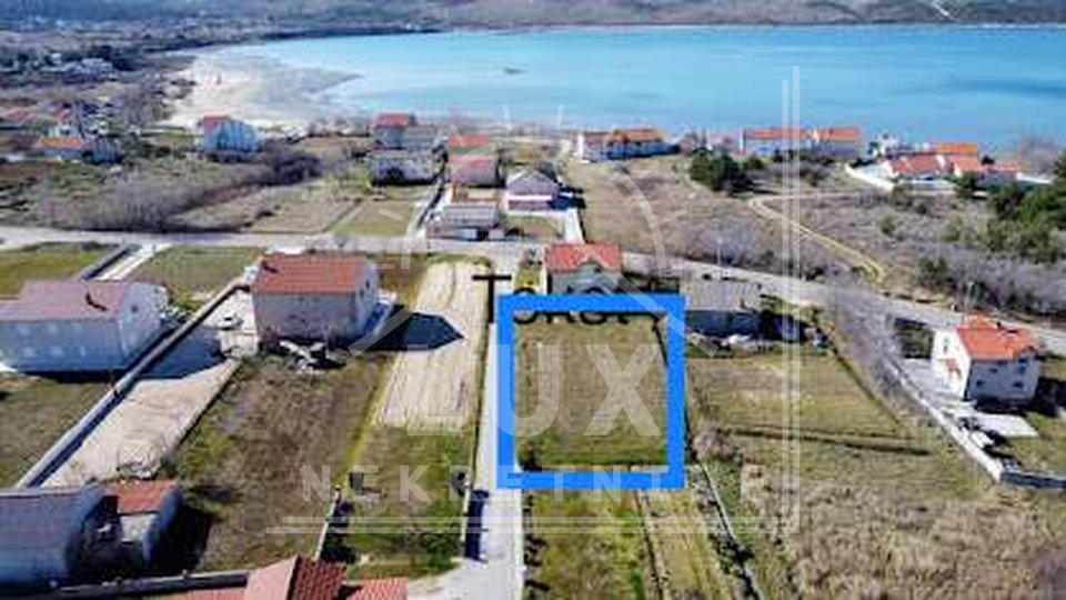 Bauland 697 m2, Ljubač in der Nähe von Zadar und Nin, 250 Meter vom Meer entfernt