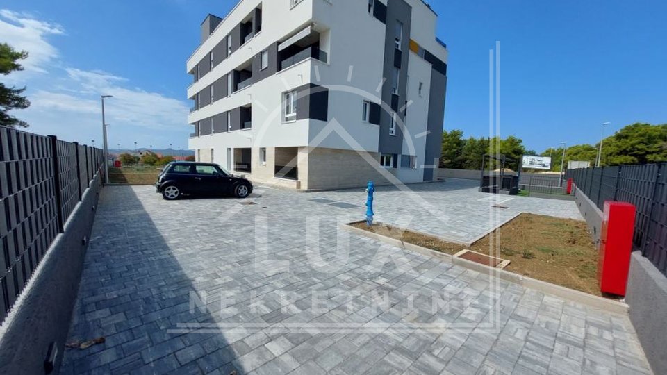 Two- and three-room apartments with galleries, Zadar, Vidikovac, new building, sea view