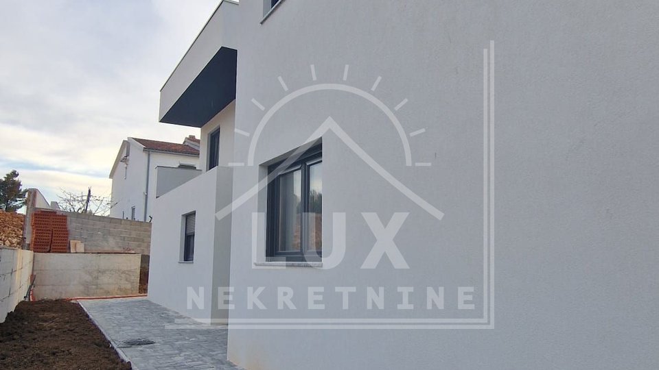 Urban villa with swimming pool and three residential units, Zadar, Ploče, new construction