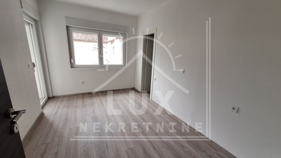 Renovated apartment in a house, two bedrooms, Zadar, Borik