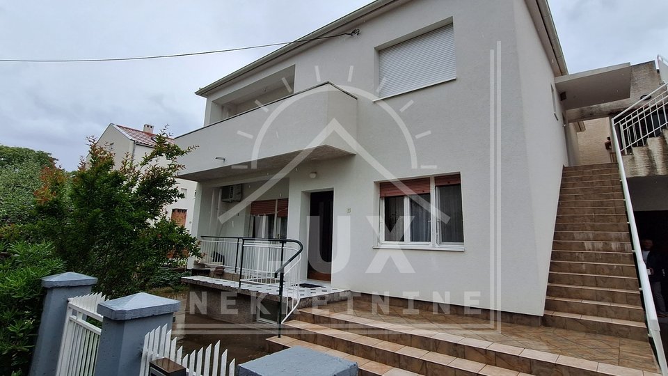 Renovated apartment in a house, two bedrooms, Zadar, Borik