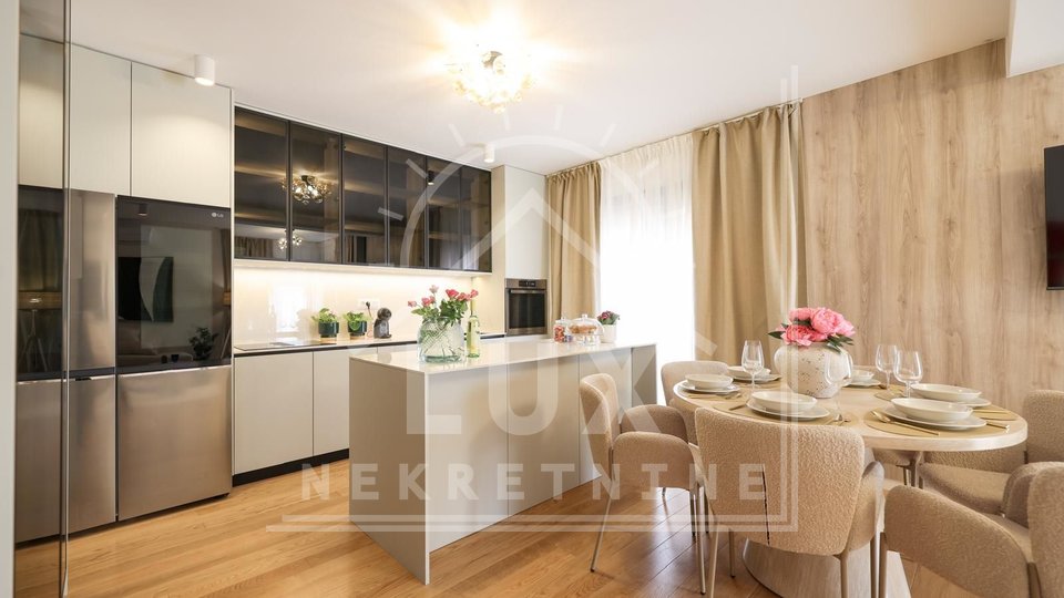 Trisobni penthouse s strešno teraso, Zadar (Stanovi) NOVOGRADNJA