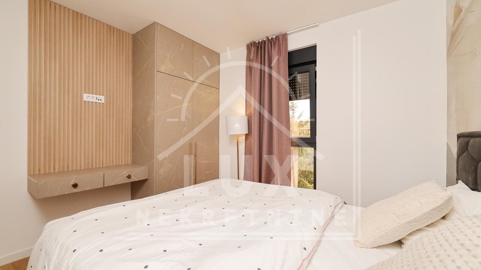 Trisobni penthouse s strešno teraso, Zadar (Stanovi) NOVOGRADNJA