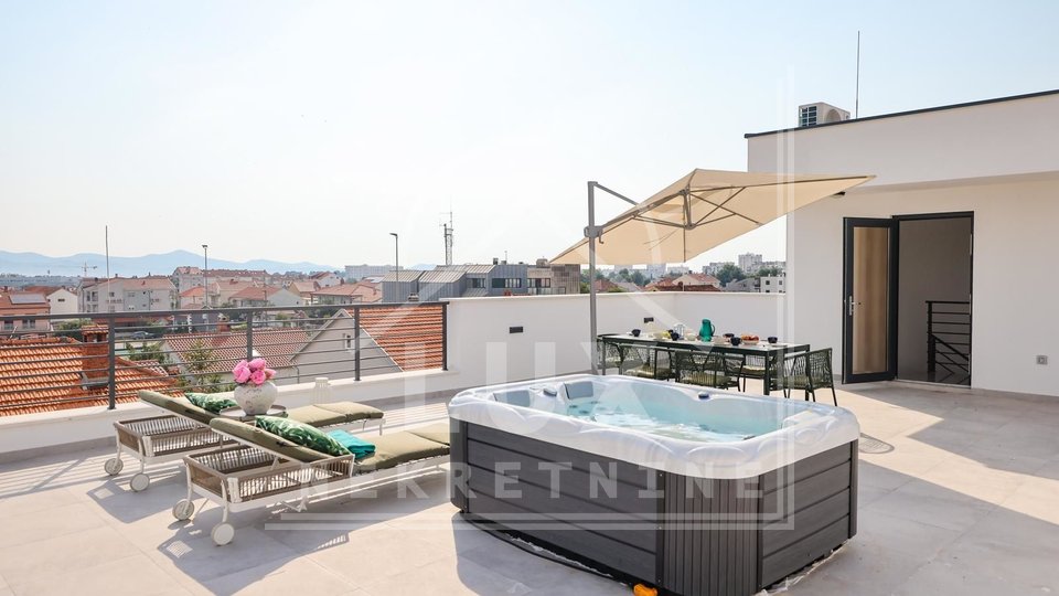 Trosoban penthouse s krovnom terasom, Zadar (Stanovi) NOVOGRADNJA