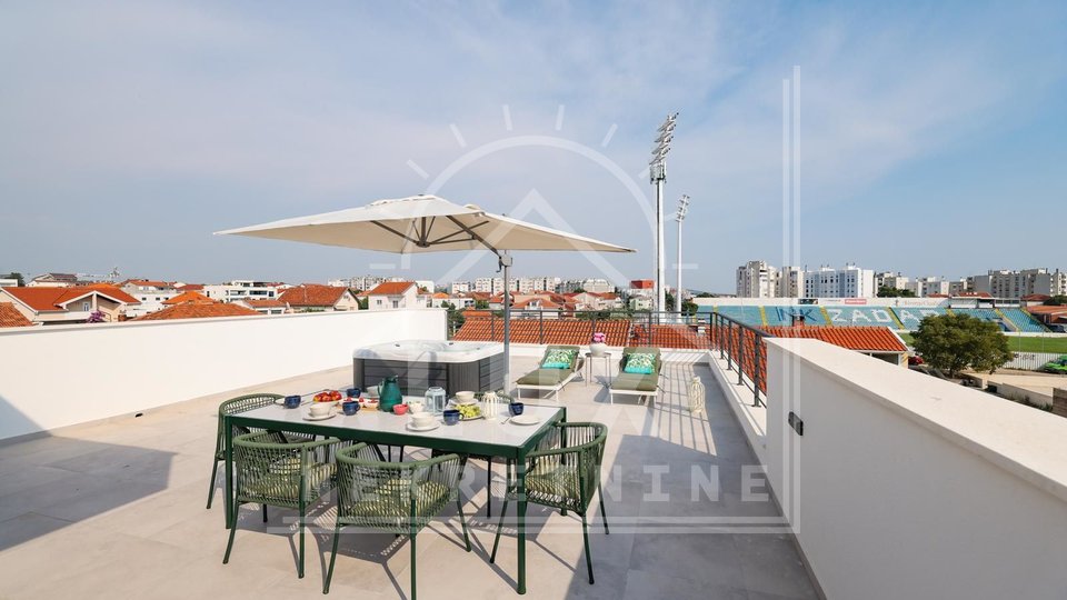 Trisobni penthouse s strešno teraso, Zadar (Stanovi) NOVOGRADNJA