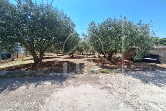 Building plot 1180 m2, Bibinje near Zadar, 250 meters from the sea