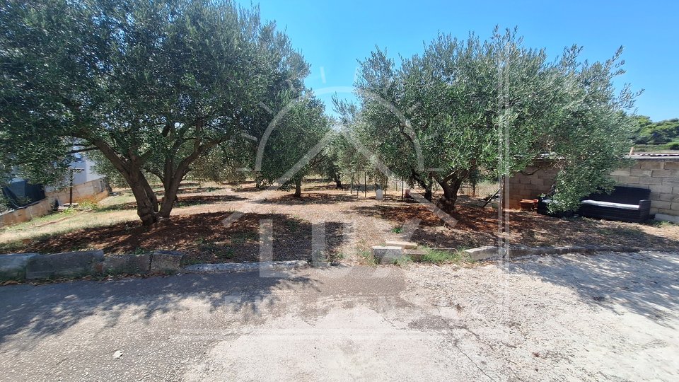 Building plot 1180 m2, Bibinje near Zadar, 250 meters from the sea