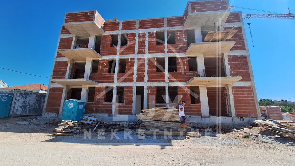 Apartma v pritličju z vrtom, Zadar, Plovanija, novogradnja