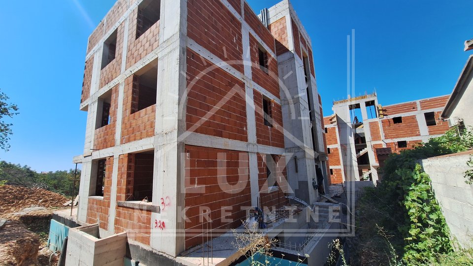 Apartma v pritličju z vrtom, Zadar, Plovanija, novogradnja