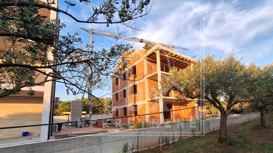 Die Wohnung im Erdgeschoss mit Garten, Biograd na moru, Neubau