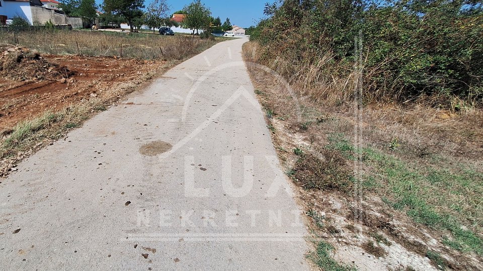 Baugrundstück von regelmäßiger, fast rechteckiger Form, 2178 m2, Briševo bei Zadar