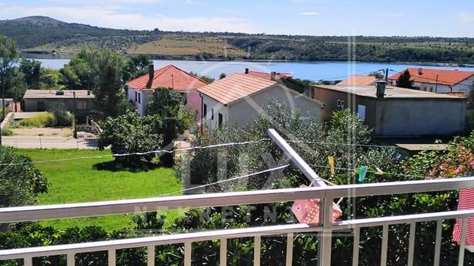 Two apartments in a house, Posedarje, not far from Zadar, with a view of the sea