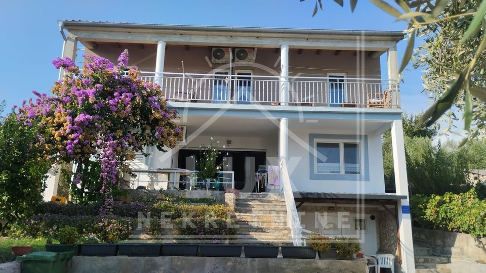 Two apartments in a house, Posedarje, not far from Zadar, with a view of the sea