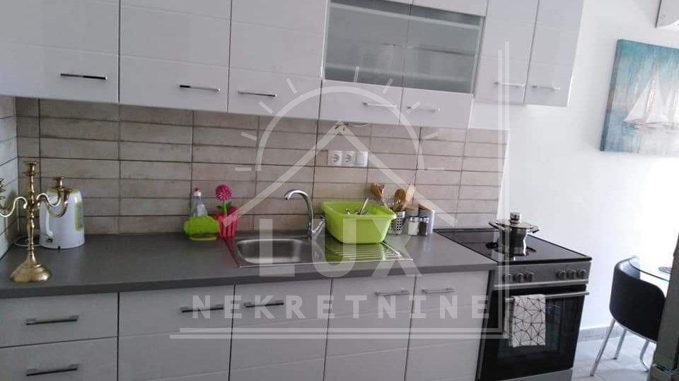 Two apartments in a house, Posedarje, not far from Zadar, with a view of the sea