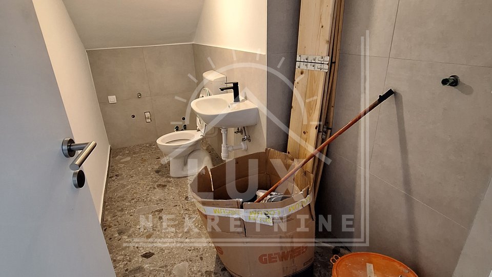 Apartma v dveh etažah, z vrtom in garažo, Zadar (Novi Bokanjac), NOVOGRADNJA