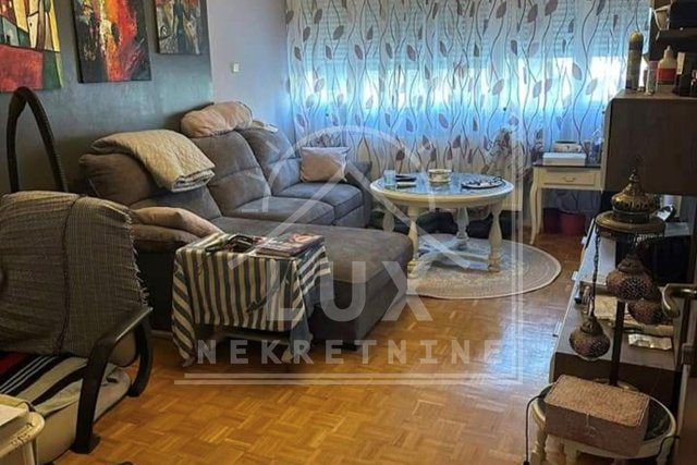 Komfortable Zweizimmerwohnung 77 m2, Zadar (Voštarnica) TOLLE LAGE