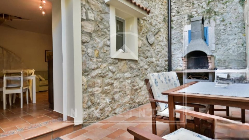 Stone house, storey, Zadar (Diklo), 50 meters from the sea