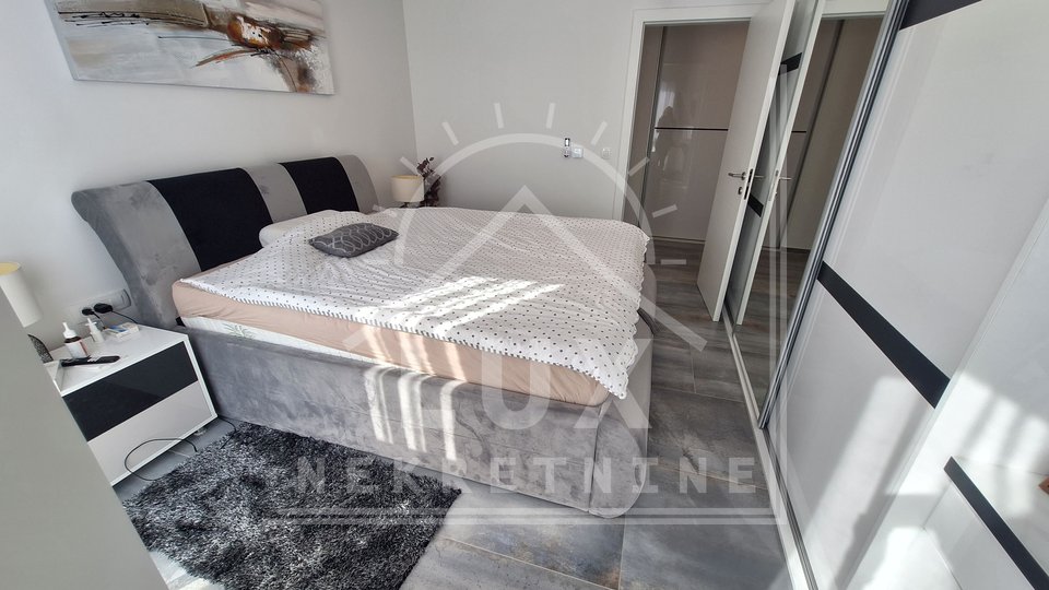 Luxuriös eingerichtete Zweizimmerwohnung mit Dachterrasse, Zadar (Plovanija) NEUBAU