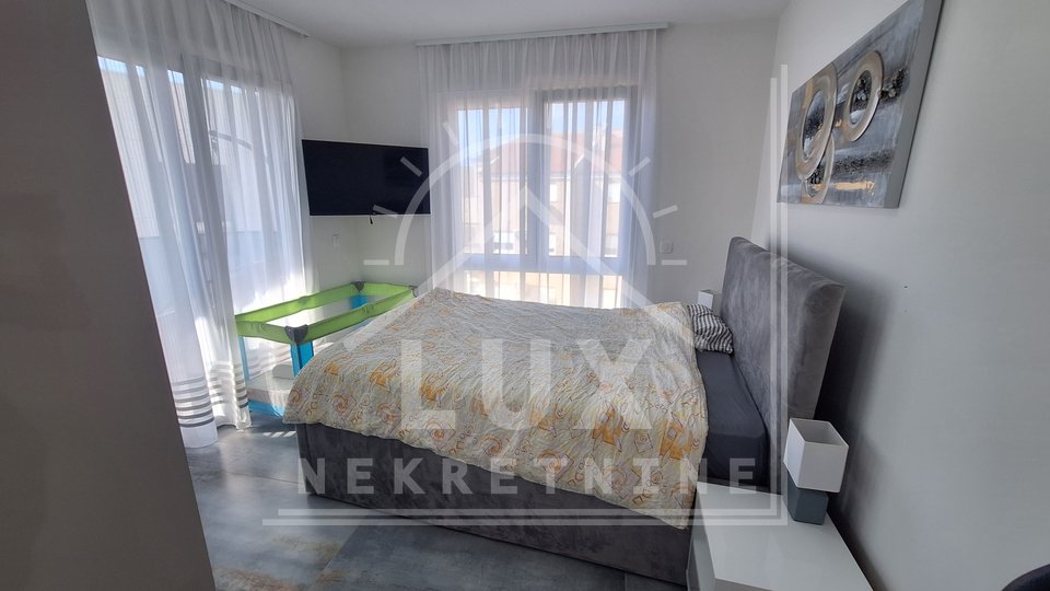 Luxuriös eingerichtete Zweizimmerwohnung mit Dachterrasse, Zadar (Plovanija) NEUBAU