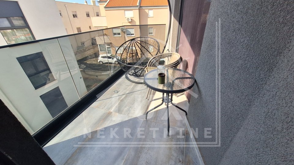 Luxuriös eingerichtete Zweizimmerwohnung mit Dachterrasse, Zadar (Plovanija) NEUBAU