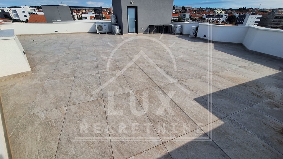 Luxuriös eingerichtete Zweizimmerwohnung mit Dachterrasse, Zadar (Plovanija) NEUBAU