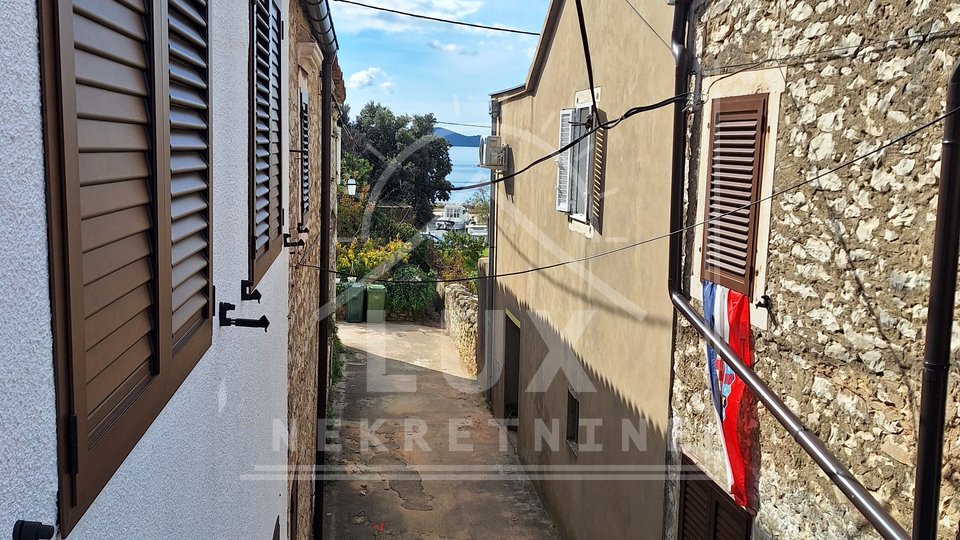 Steinhaus, eingeschossig, Zadar (Diklo), 50 Meter vom Meer entfernt