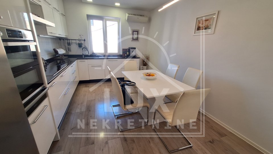 Komfortables Apartment mit einem Schlafzimmer in Top-Lage, Zadar (Voštarnica)