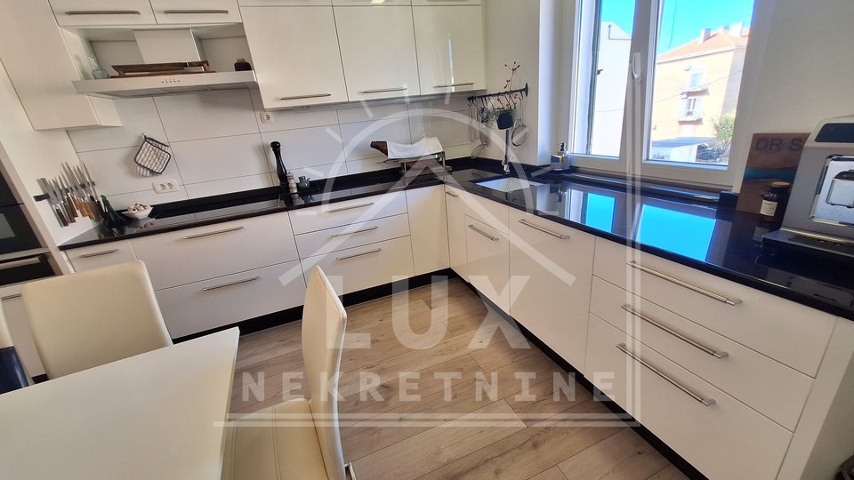 Komfortables Apartment mit einem Schlafzimmer in Top-Lage, Zadar (Voštarnica)