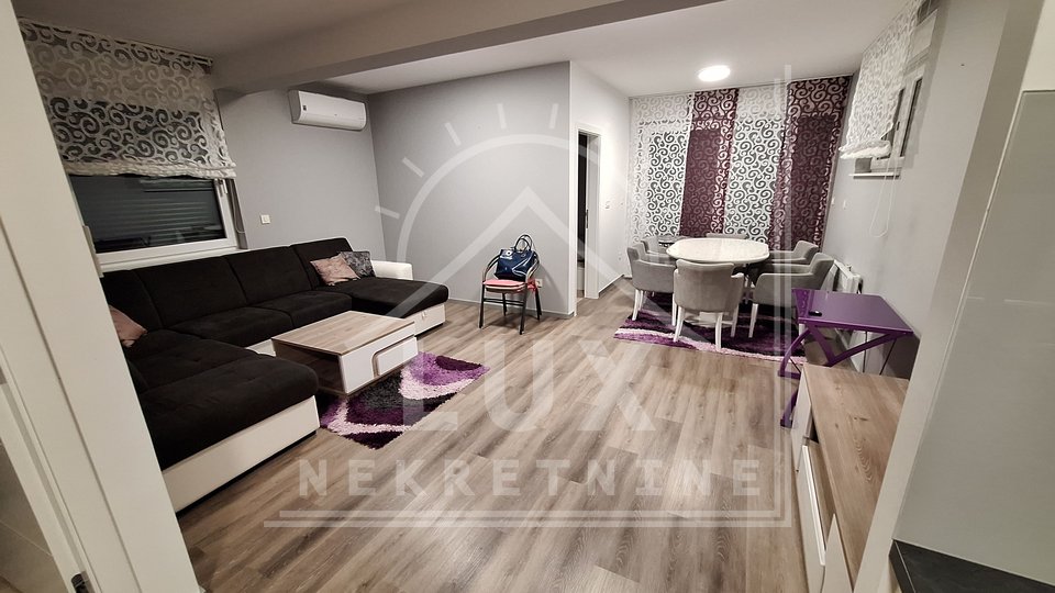 Two-room apartment with garage and garden, Zadar (Diklo), 50 m from the sea