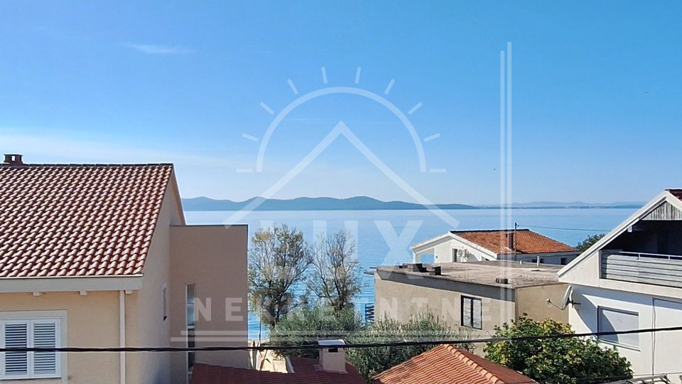 Zweizimmerwohnung mit Garage und Garten, Zadar (Diklo), 50 m vom Meer entfernt