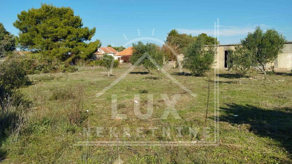 Building plot of regular shape, district 500 m2, Debeljak near Zadar