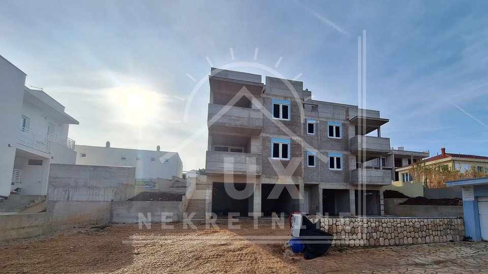 Two-bedroom apartment with garden in NEW BUILDING, Ražanac, 60 meters from the sea