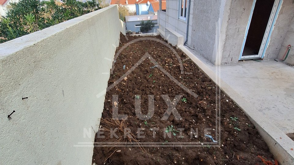 Two-bedroom apartment with garden in NEW BUILDING, Ražanac, 60 meters from the sea